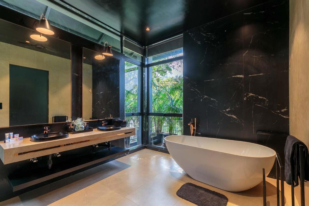 Stayvista At The Charcoal Villa Luxury Collection 阿里巴格 外观 照片