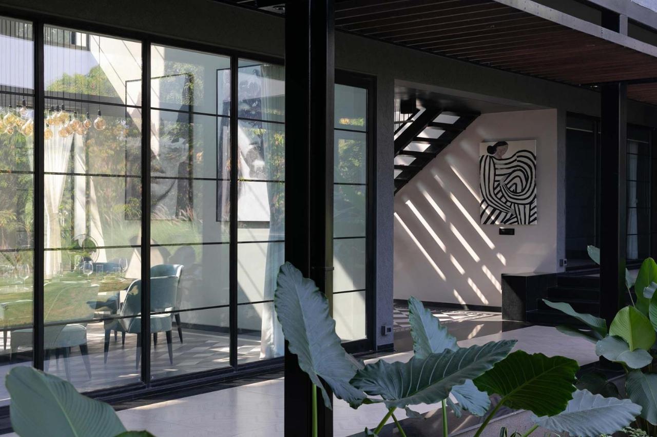 Stayvista At The Charcoal Villa Luxury Collection 阿里巴格 外观 照片