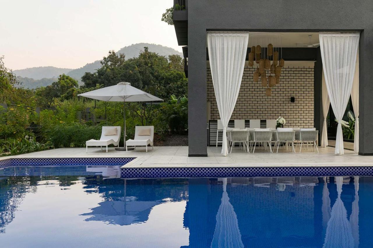 Stayvista At The Charcoal Villa Luxury Collection 阿里巴格 外观 照片