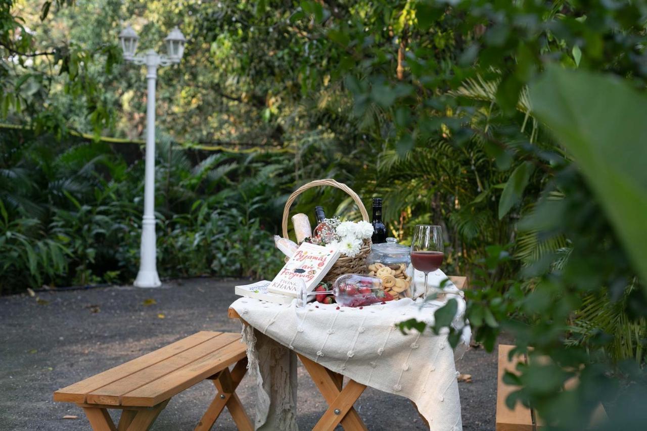 Stayvista At The Charcoal Villa Luxury Collection 阿里巴格 外观 照片
